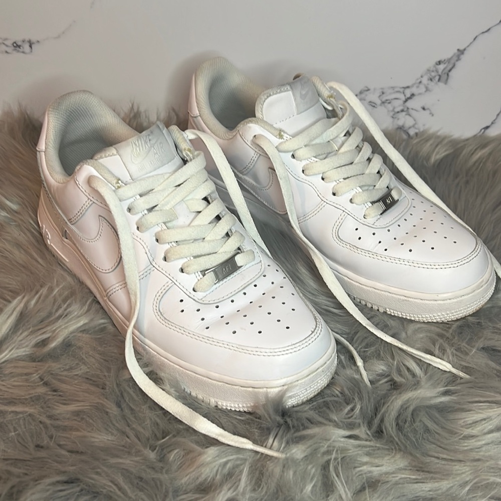 Nike Men's White Airforce 1 Shoes size 9
